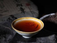 2008年的老班章普洱茶餅生茶缺了一塊值錢(qián)嗎？